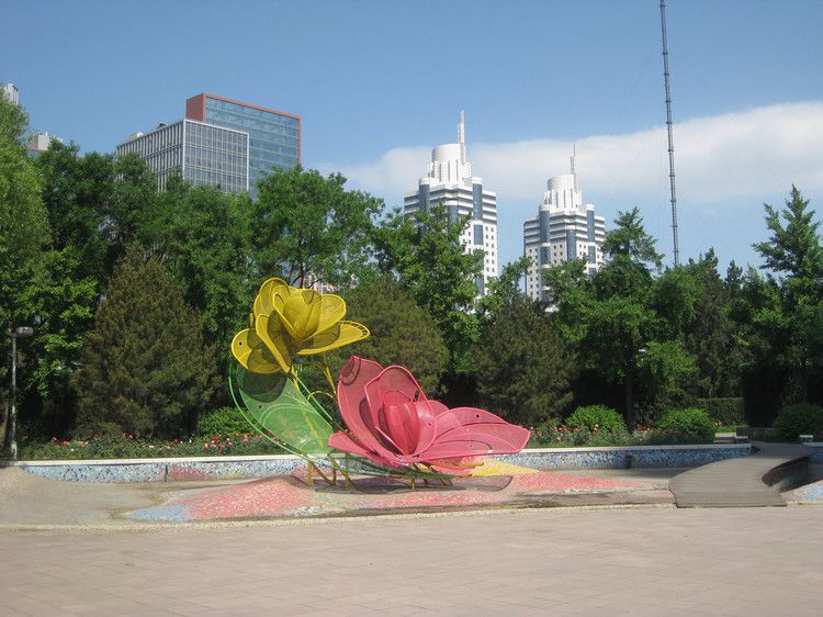 鏤空月季花雕塑 噴水園林花卉雕塑 住宅小區(qū)花朵雕塑