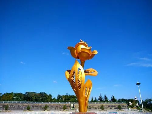 美陳月季花雕塑 異形噴水花朵雕塑 酒店花卉雕塑