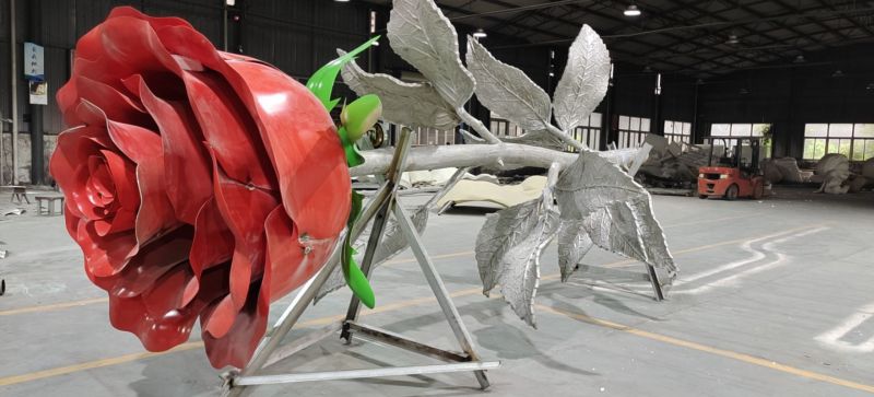 街道玫瑰雕塑 現(xiàn)代景觀擺件 彩繪雕塑