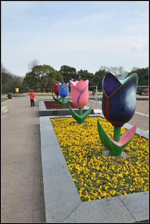 主題郁金香雕塑生產(chǎn)，透雕系列，別墅郁金香雕塑生產(chǎn)商