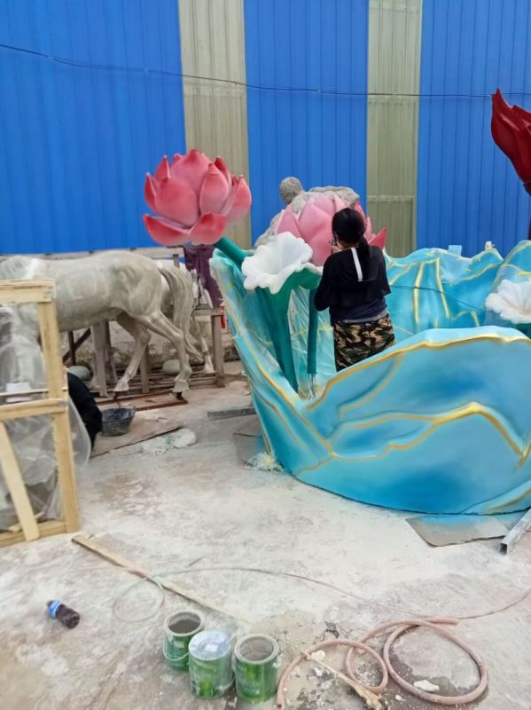 抽象荷花雕塑制造，公園雕塑，彩繪荷花雕塑展品